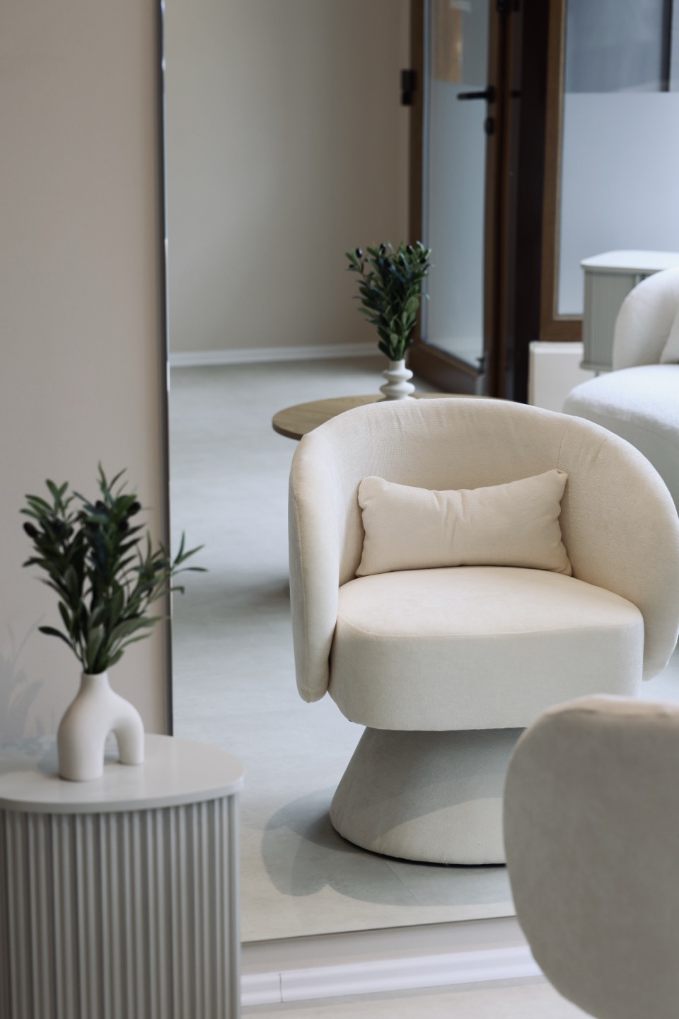 Gepflegter Empfangsbereich im Vlora Beauty Studio