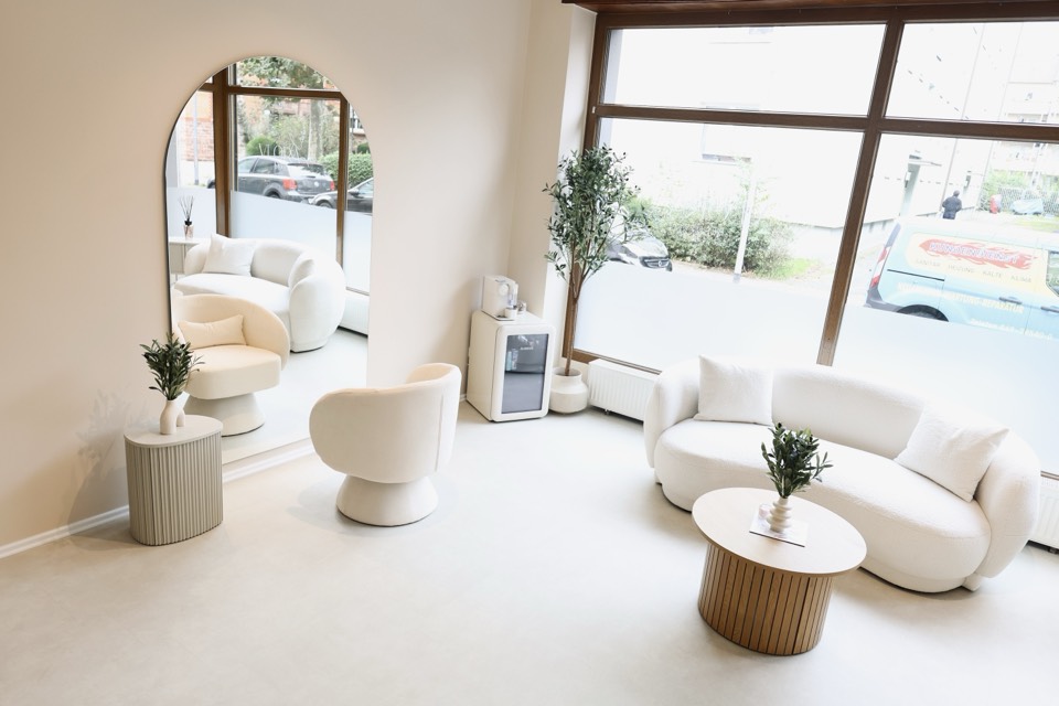 Professionelle Behandlungsausstattung im Kosmetikstudio Frankfurt